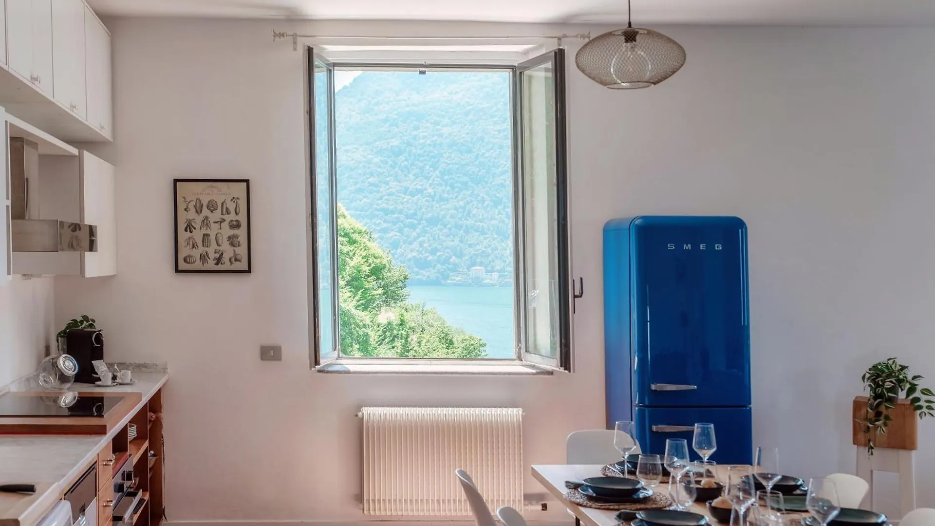 Silken Escape - By Myhomeincomo Nesso 0*,  Italie